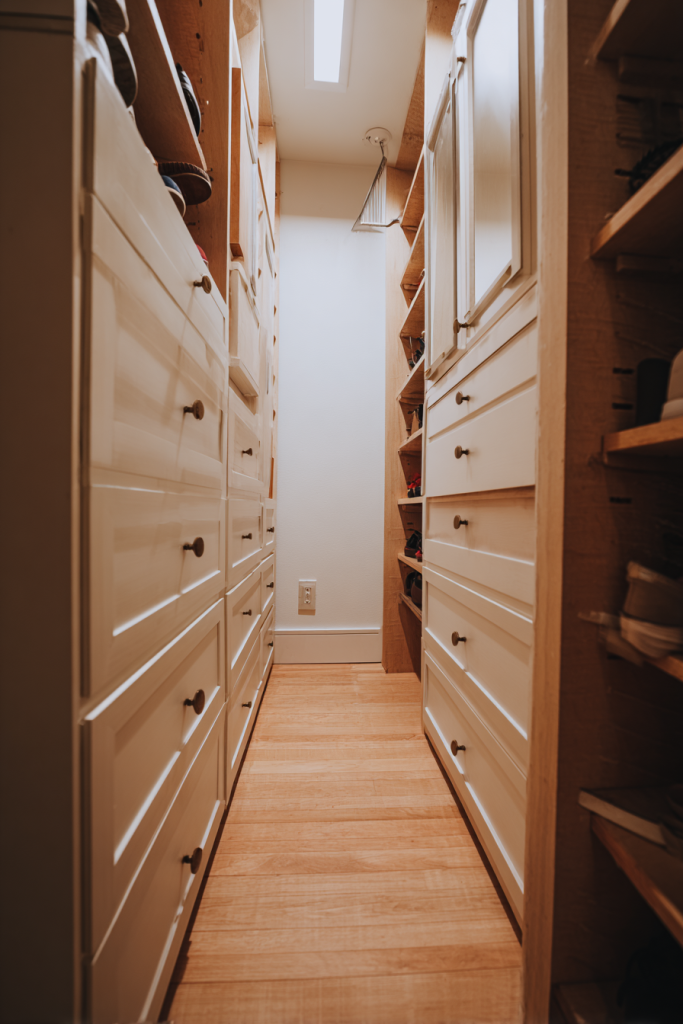 small walk-in closet organization