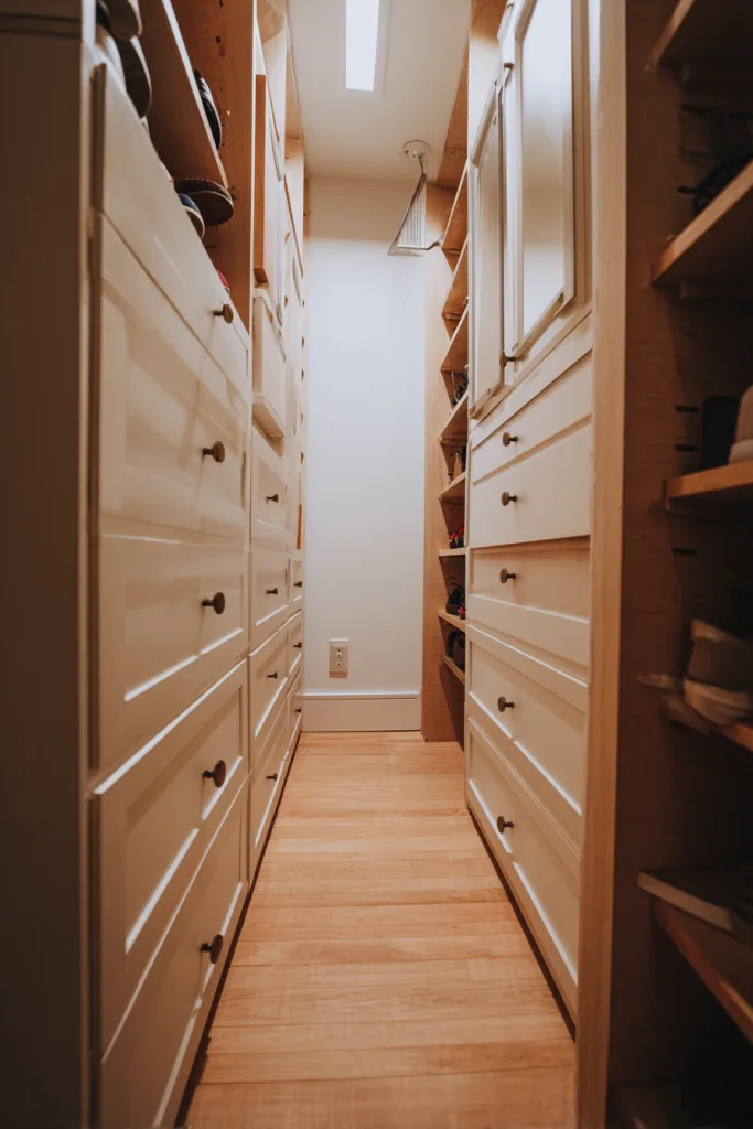 small walk-in closet organization